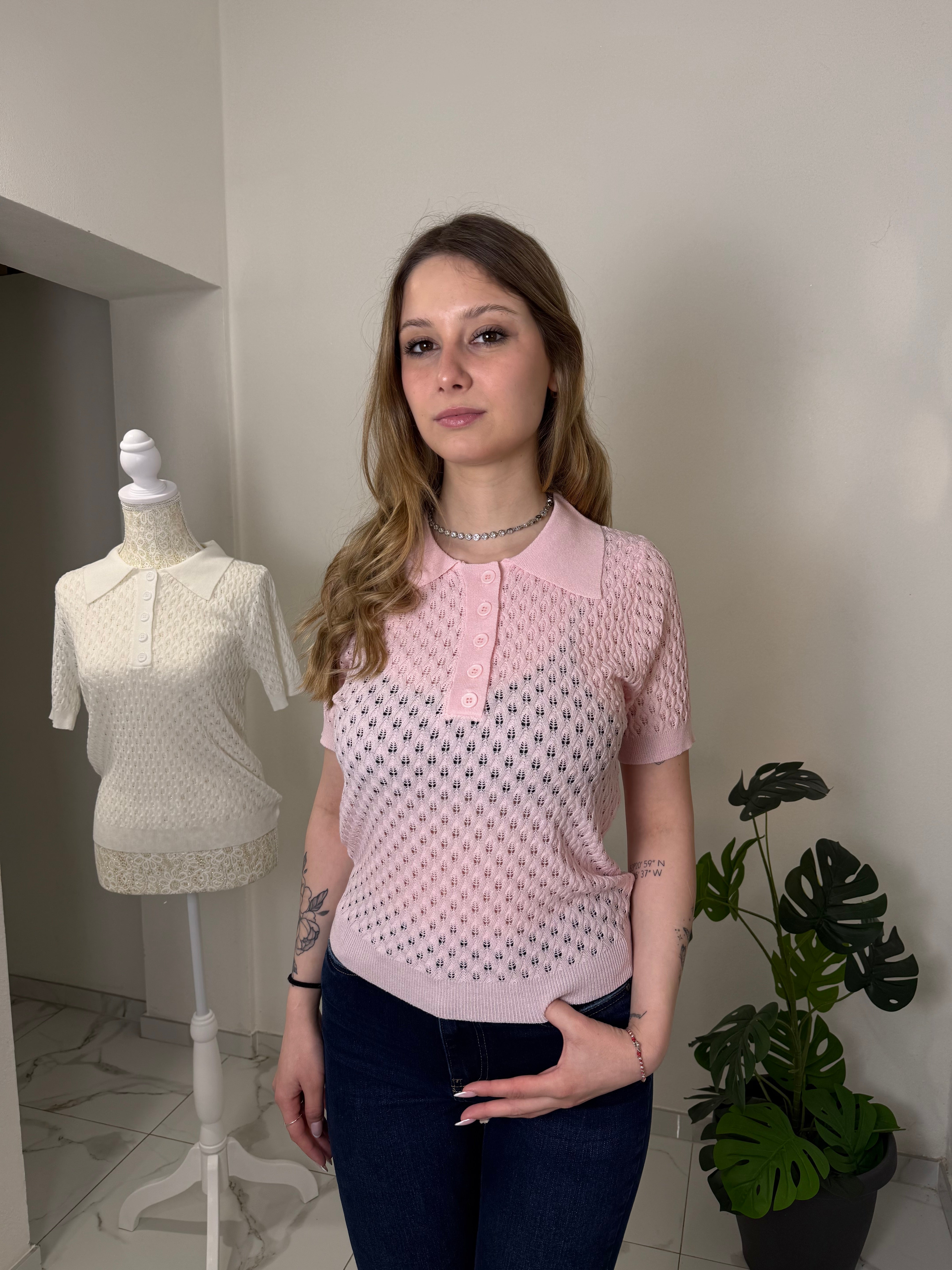 Polo Eleganza Intrecciata (rosa, bianca o gialla)
