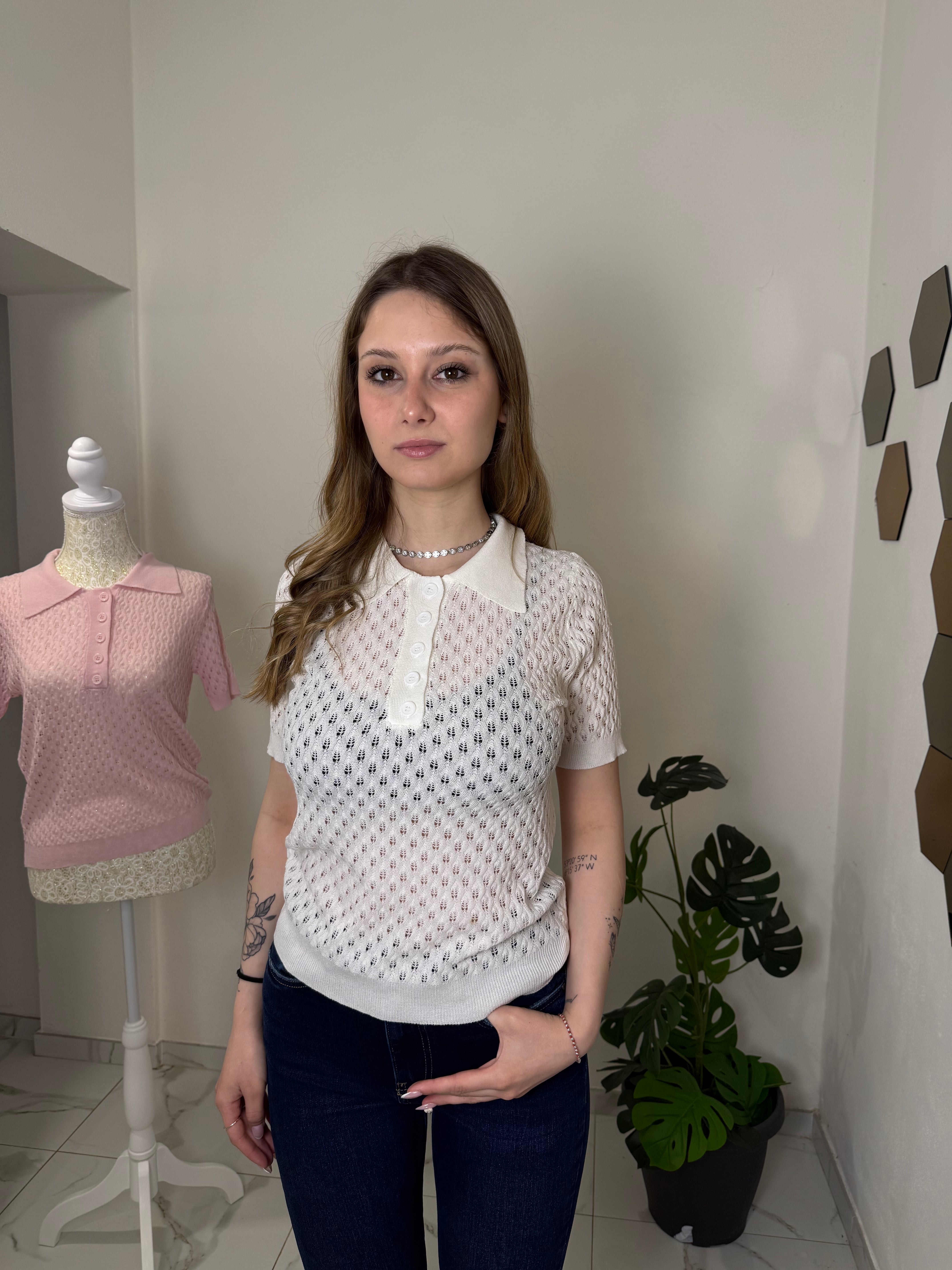Polo Eleganza Intrecciata (rosa, bianca o gialla)