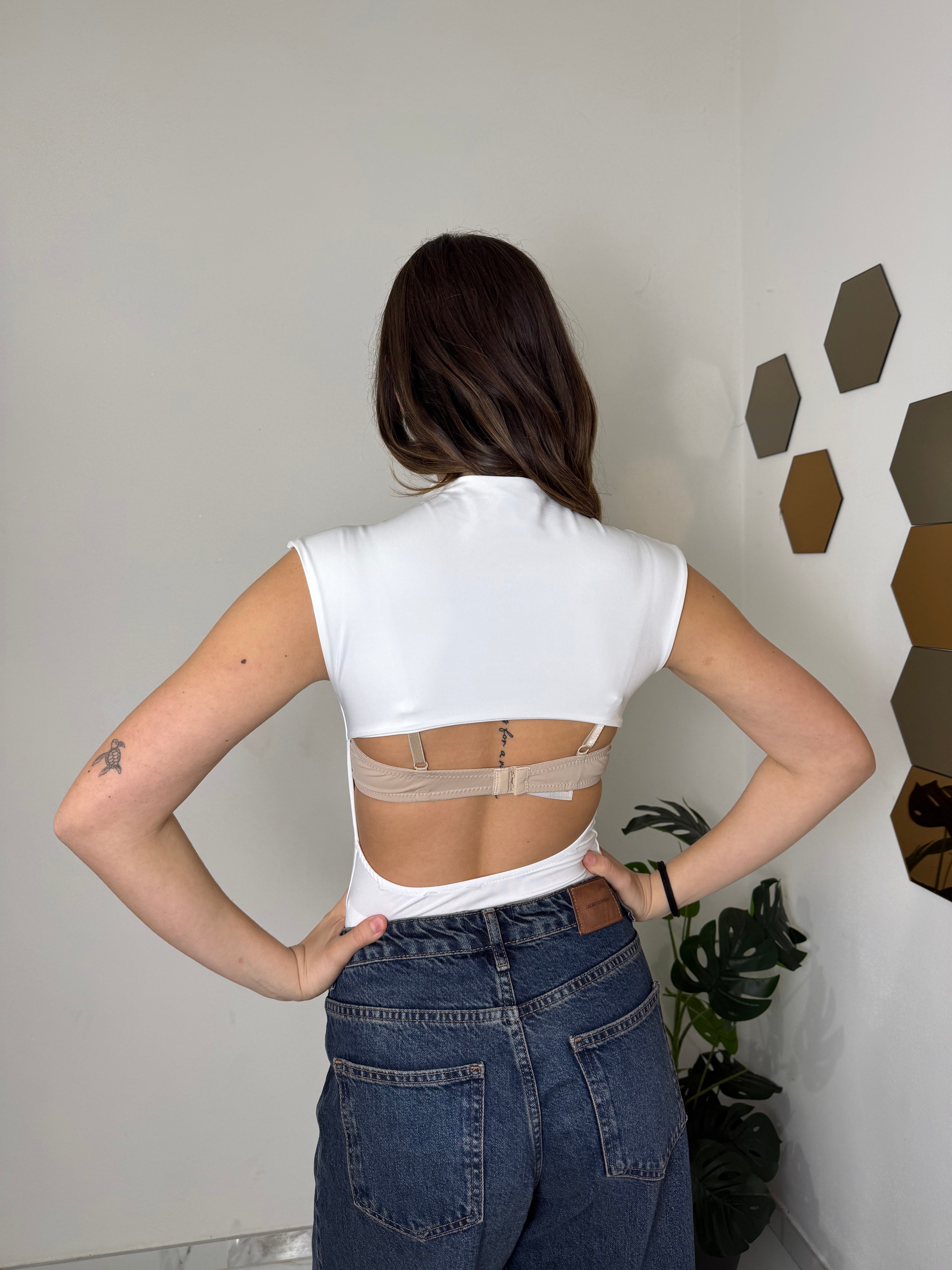 Body Back Cut