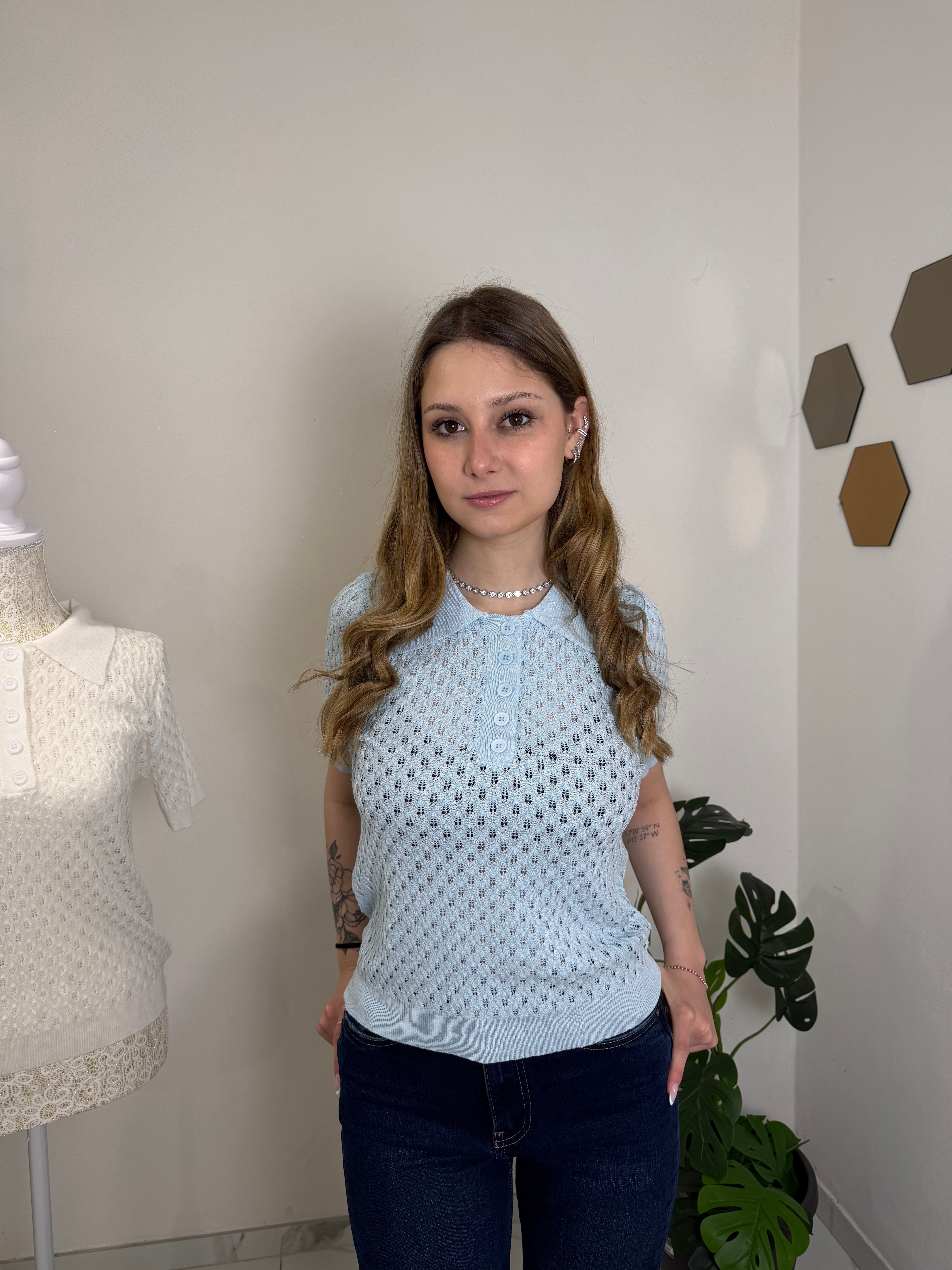 Polo Eleganza Intrecciata (rosa, bianca o gialla)