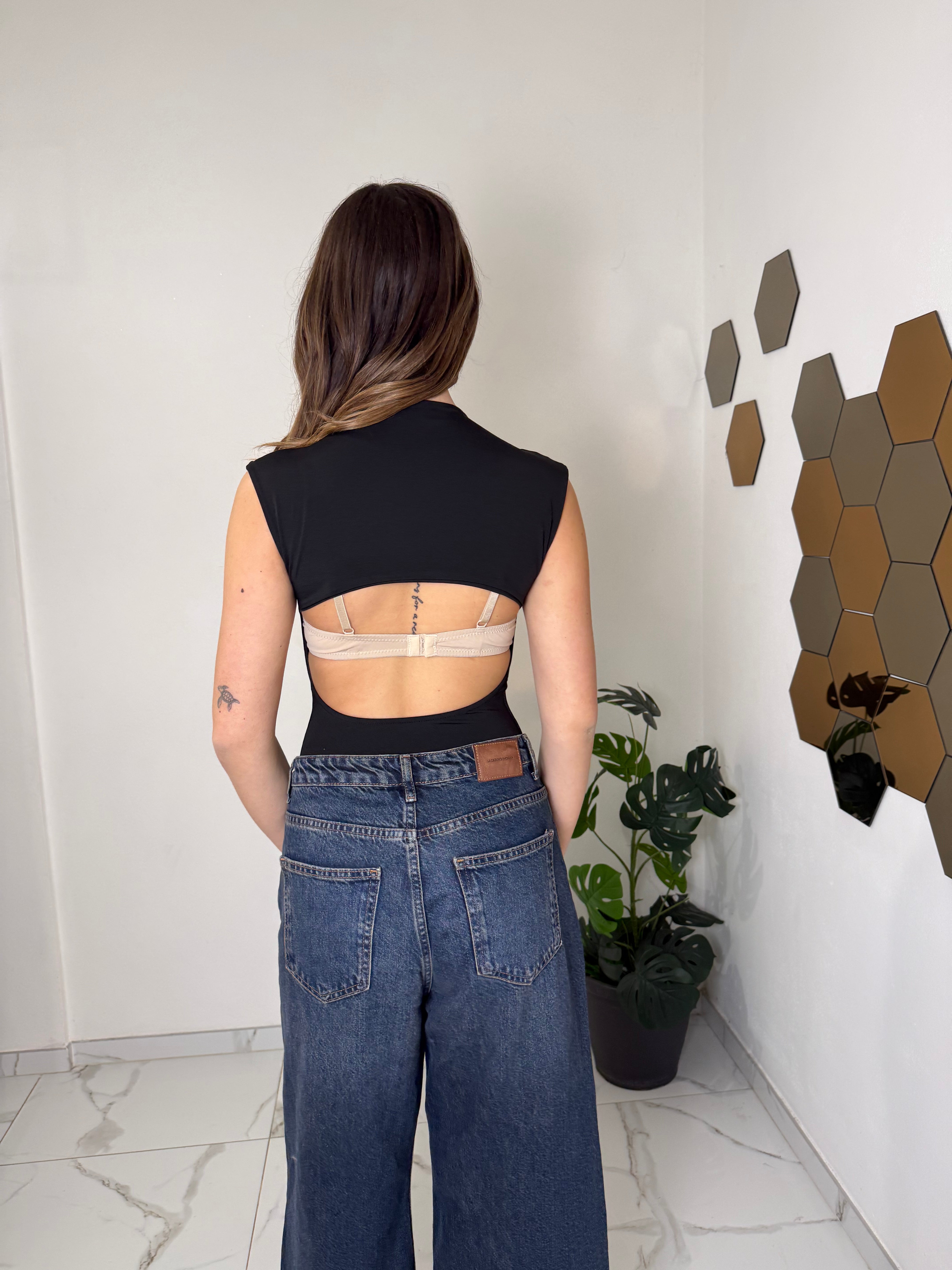 Body Back Cut
