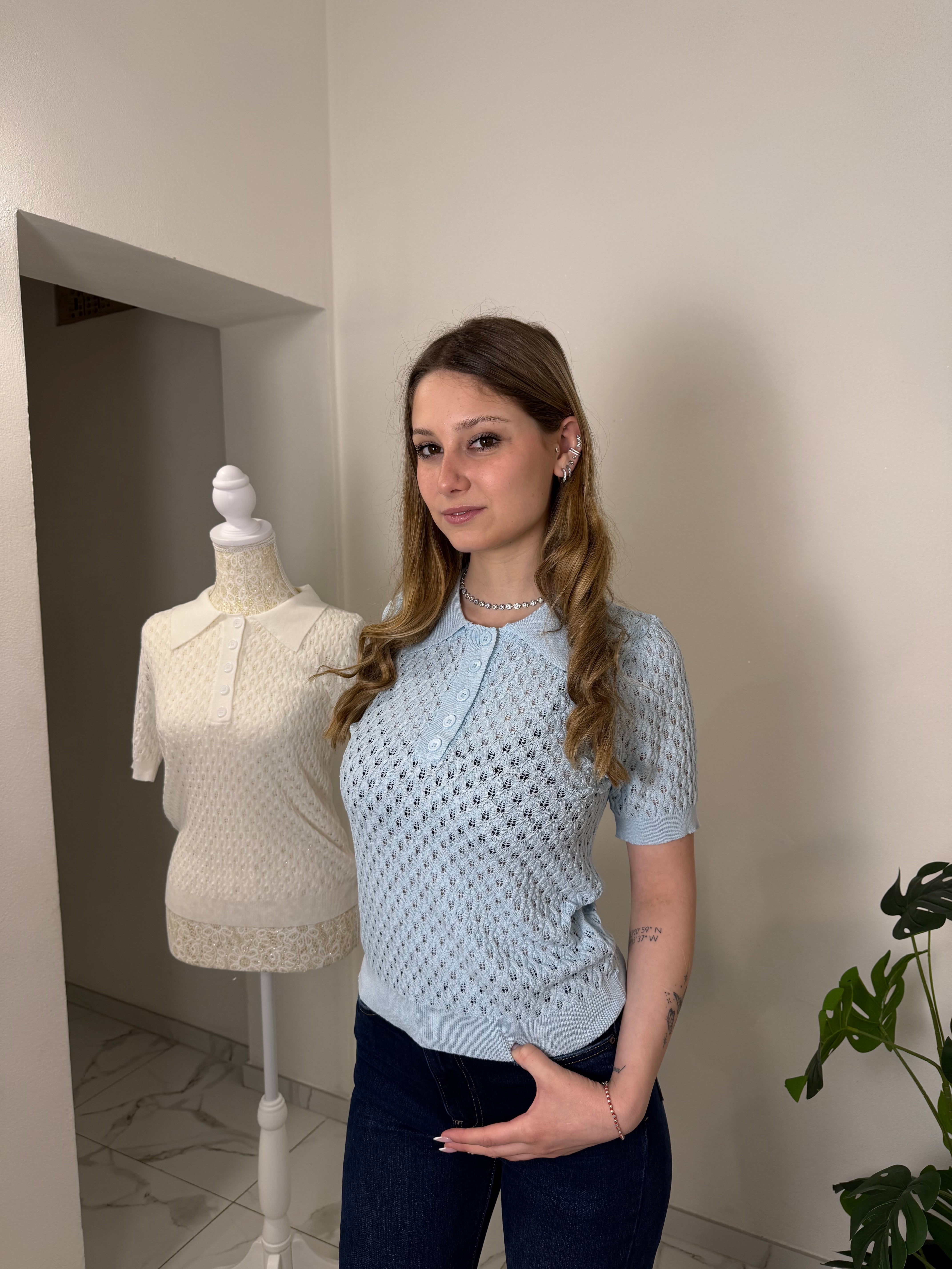 Polo Eleganza Intrecciata (rosa, bianca o gialla)